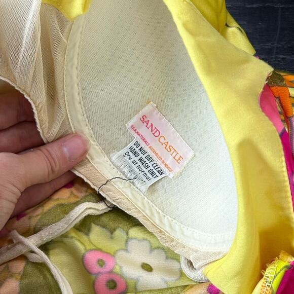 Vtg San Castle- Bathing Suit- see measurements- one piece Bright pink yellow - Picture 5 of 9